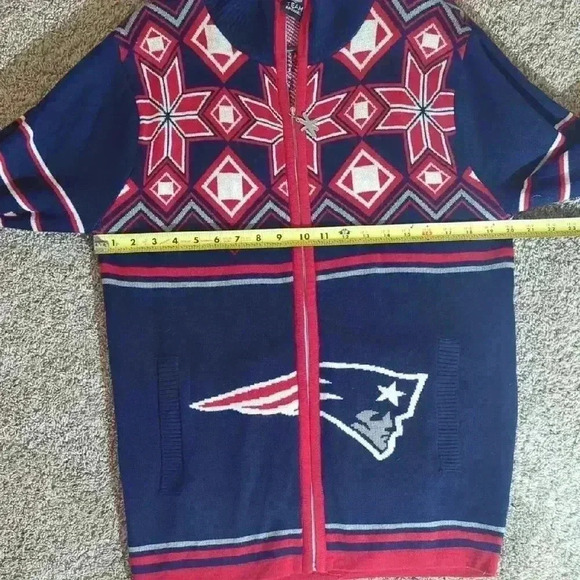 NFL Apparel New England Patriots zip up Christmas zip up sweatshirt, Medium - Picture 6 of 6